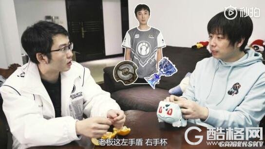 iG战队给王思聪庆祝生日狂秀奖杯 王思聪：爱你们哦