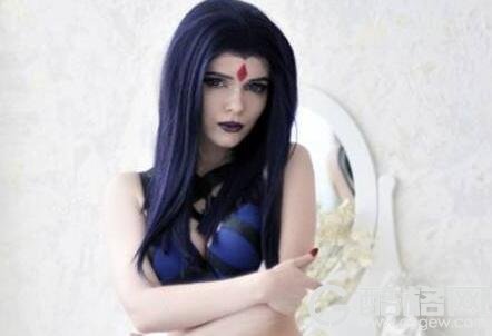 圆润上围都要溢出来了 大胆豪放的俄罗斯COSER Evenink