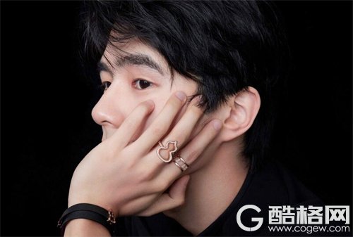 Qeelin品牌代言人刘昊然演绎品牌珠宝 诠释自由不拘的时尚风范