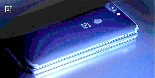 官方秀一加6真机图：玻璃后壳、比5T尺寸略有增大