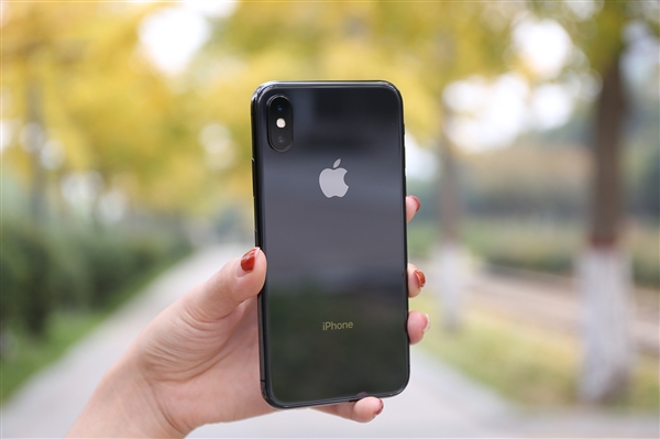 苹果继续发力：两名iPhone用户可共享AR体验
