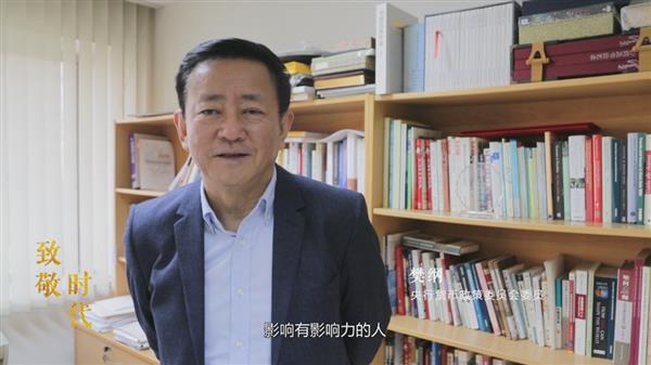 华为Mate RS保时捷设计致敬时代：成就伟大的是领航者不是追随者