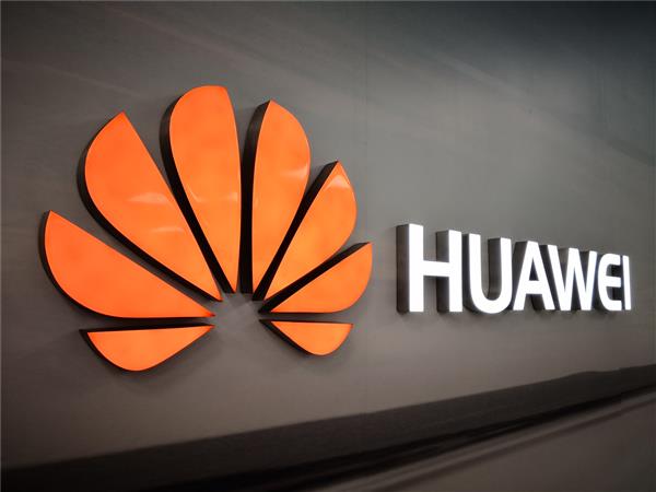 华为Mate RS保时捷设计致敬时代：成就伟大的是领航者不是追随者