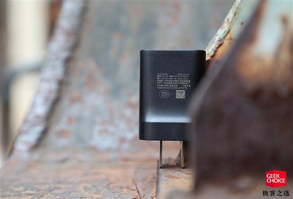 诺基亚8110 4G复刻版图赏：499元重拾经典