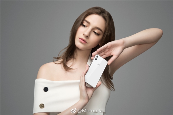 130人预约 motorola p30 play即将开售：1899元