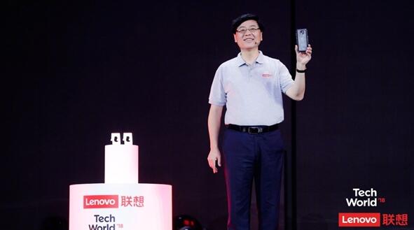 联想CEO杨元庆展示全球首款5G手机：已提前布局5G