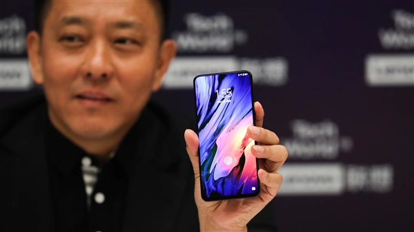 联想滑盖手机现身：屏占比近乎100% 或10月发布