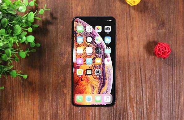 外媒称 LG的iPhone OLED屏幕终于量产：今年只能供应40万块