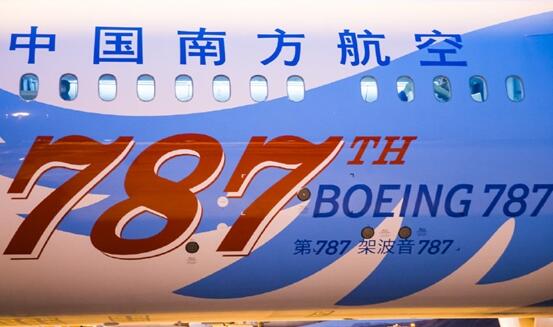 第787架波音787交付南航：成功落地广州白云国际机场