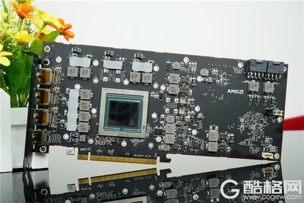 7nm“真香”登场！ AMD Radeon VII显卡图赏