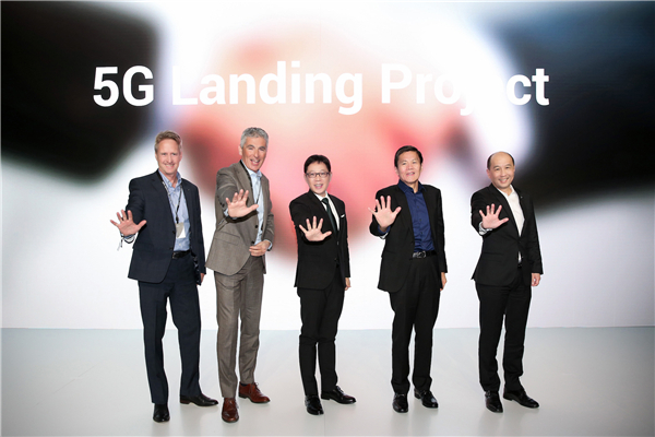 OPPO 首部5G手机亮相2019 OPPO创新大会，新品将搭载10倍混合光学变焦