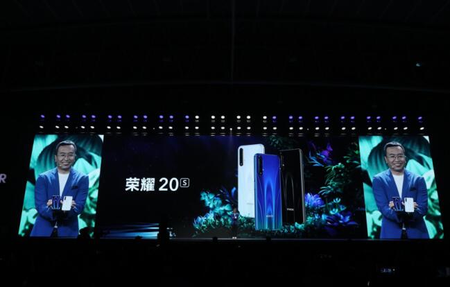 3200万人像超级夜景自拍定格夜色之美 荣耀20S震撼发布 1899元起